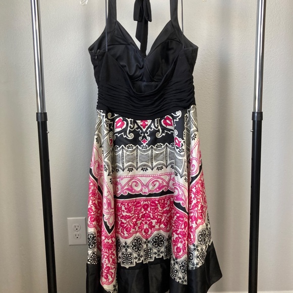 Black and Pink Halter tie dress - Picture 4 of 10